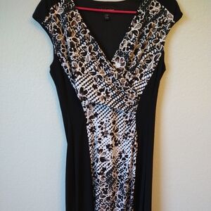 😍3/$10 Sale 😍 Connected Apparel brand size 8 Sleeveless Dress